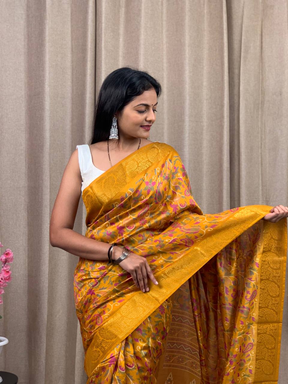 SIAZLOOM Jazzy Grey Bhagalpuri Tussar Silk Saree with Golden Nutan Jaipur  Bagru printed patterned body and Golden Zari Border and similar pallu. -  Siaz Loom